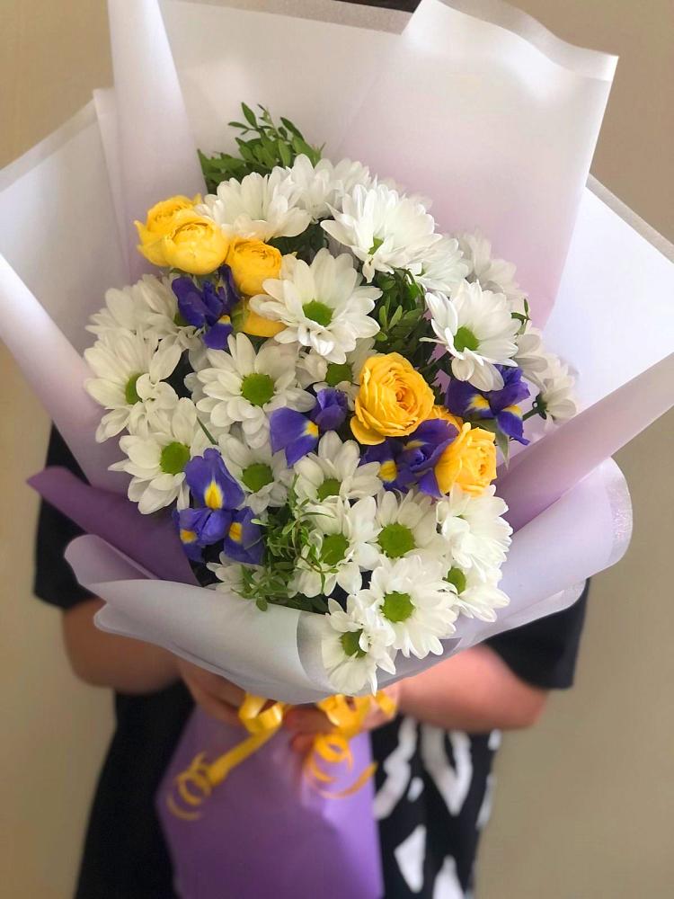 Букет цветов из: Ирисы, Хризантемы и Розы в Верещагино