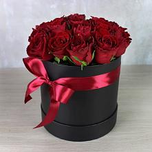 Цветочная композиция из Розы в шляпной коробке в Верещагино