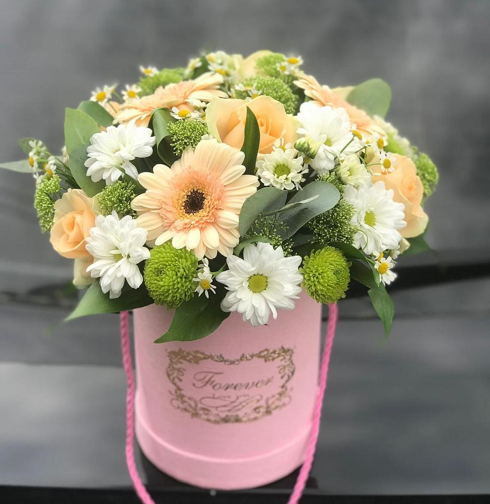 Цветочная композиция из Розы, Герберы и Хризантемы в шляпной коробке в Верещагино