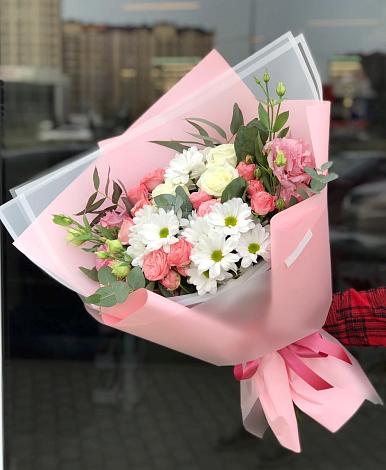 Букет цветов из: Розы, Лизиантусы и Хризантемы в Верещагино