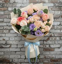 Букет цветов из:  Розы, Лизиантусы и Гвоздики в Верещагино
